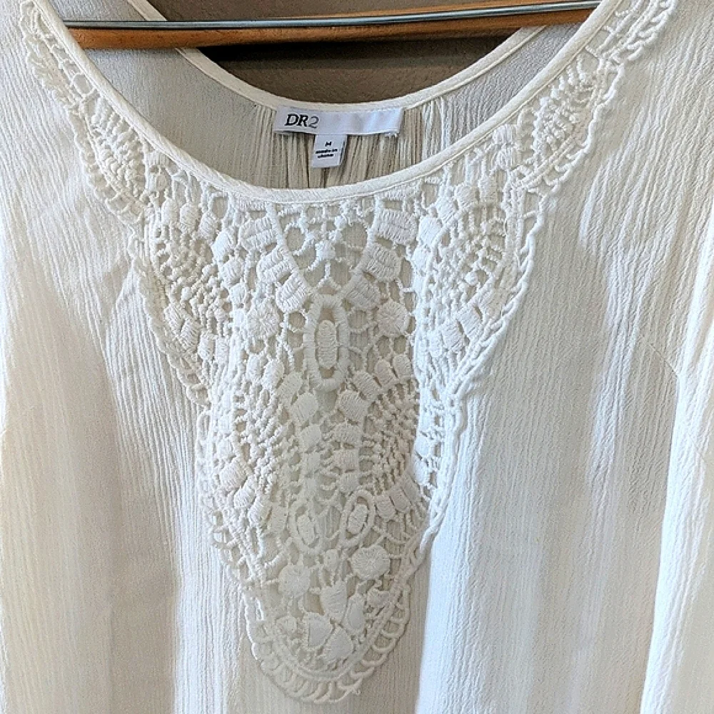 DR2 white lacy cold shoulder 3/4 sleeve top
